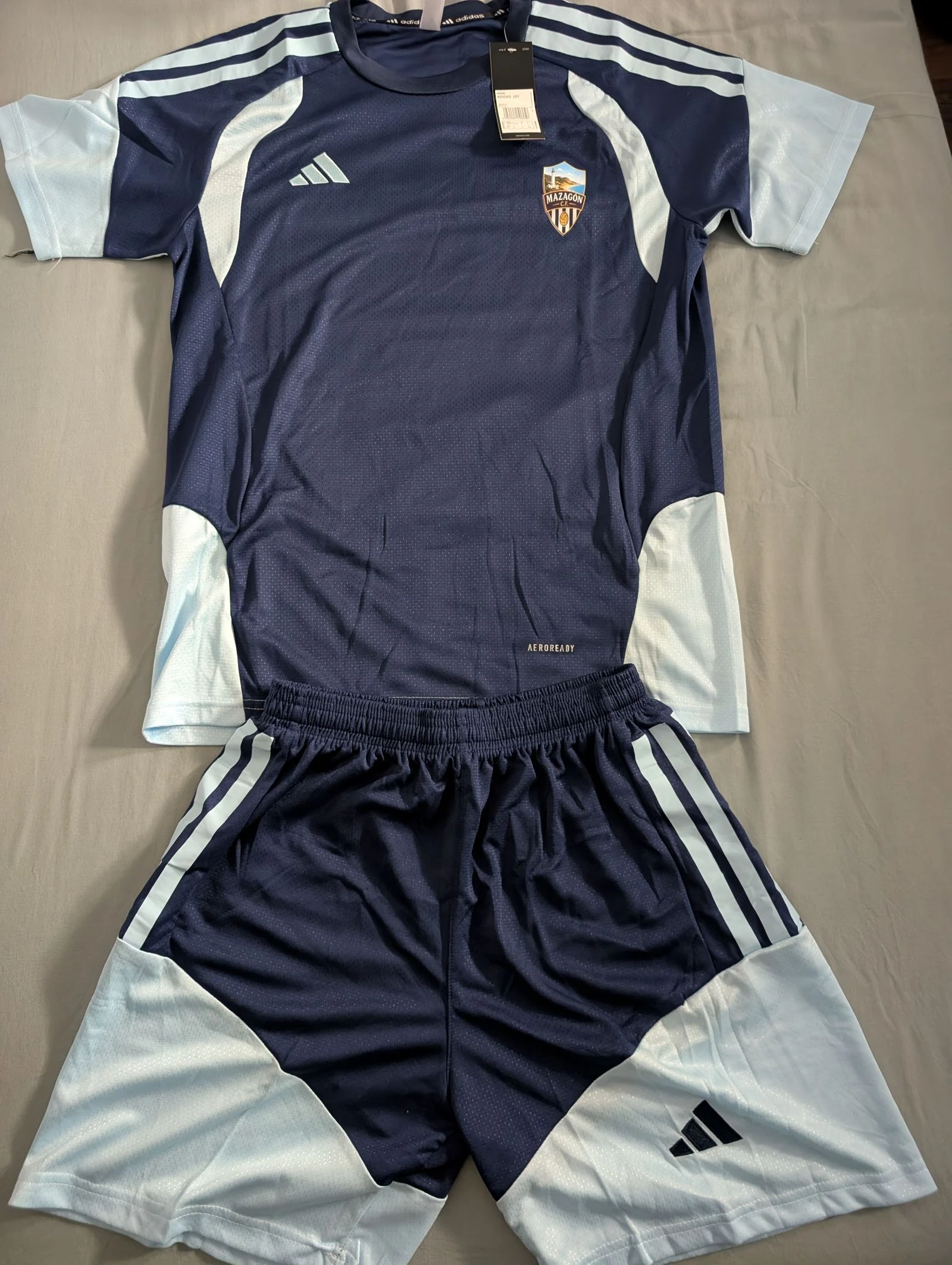 Equipación Adidas azul marino 
